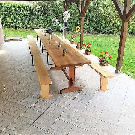 بيت شباب Muskatli Vendeghaz Parád