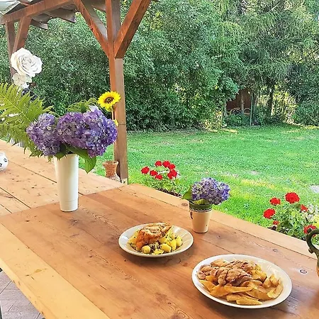 بيت شباب Muskatli Vendeghaz Parád