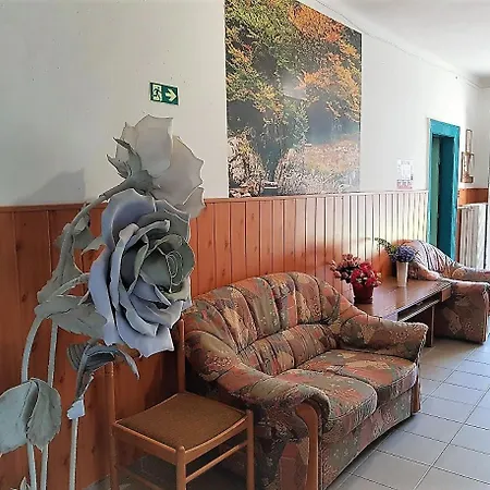 بيت شباب Muskatli Vendeghaz Parád