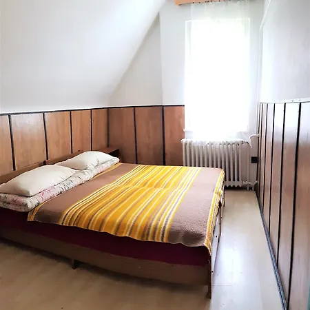 Muskatli Vendeghaz * Parád